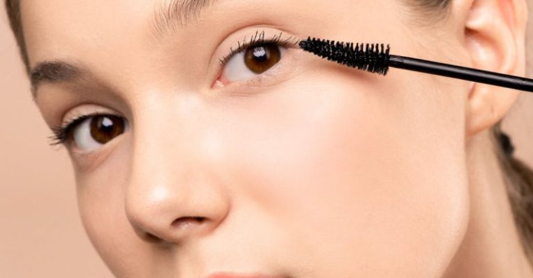 Thickeners - Mascara On Eyelashes